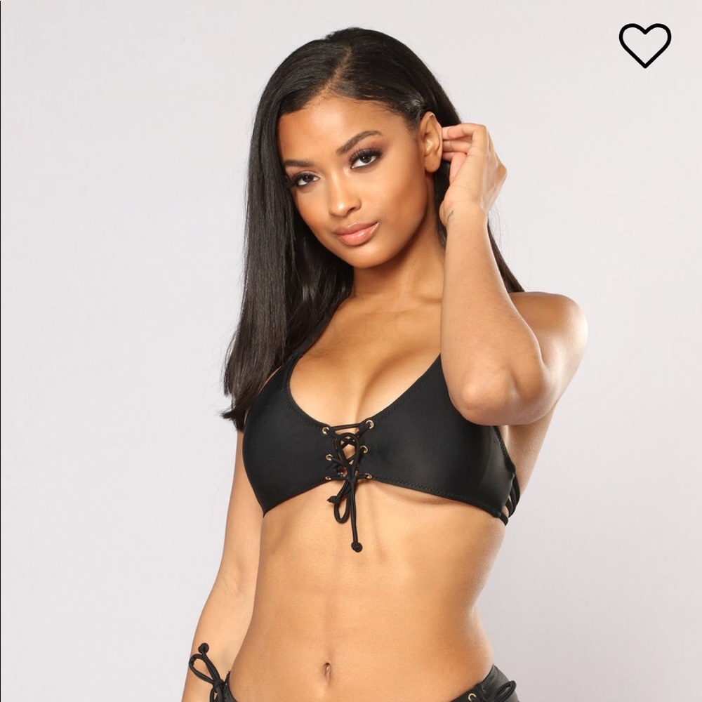 Fashion Nova Leanna Bikini Top - Small NWT 
